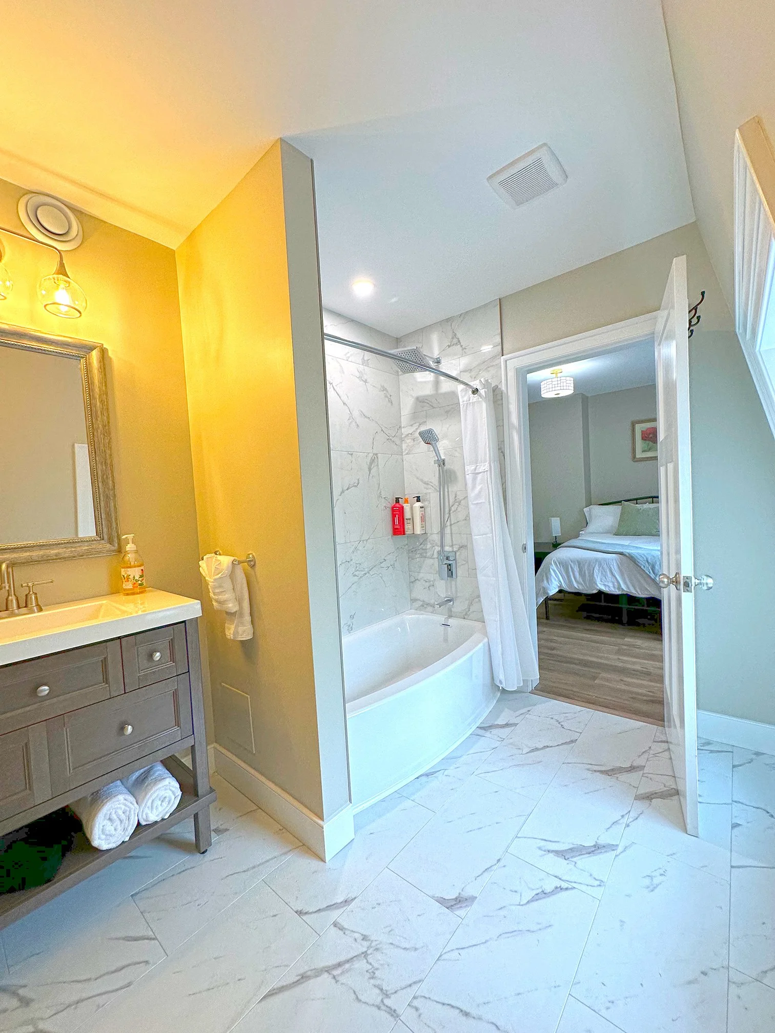 bathroom 4 2.jpg