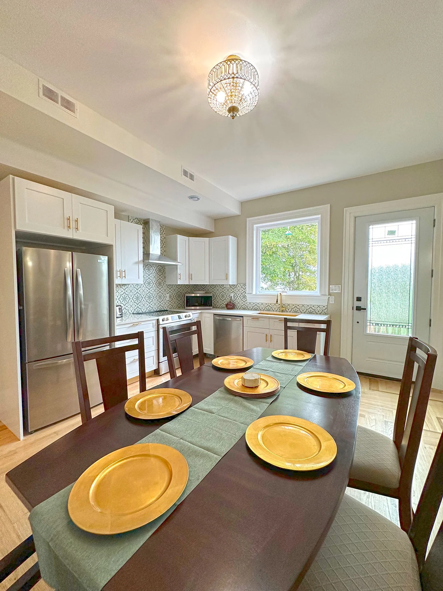 kitchen 2.jpg