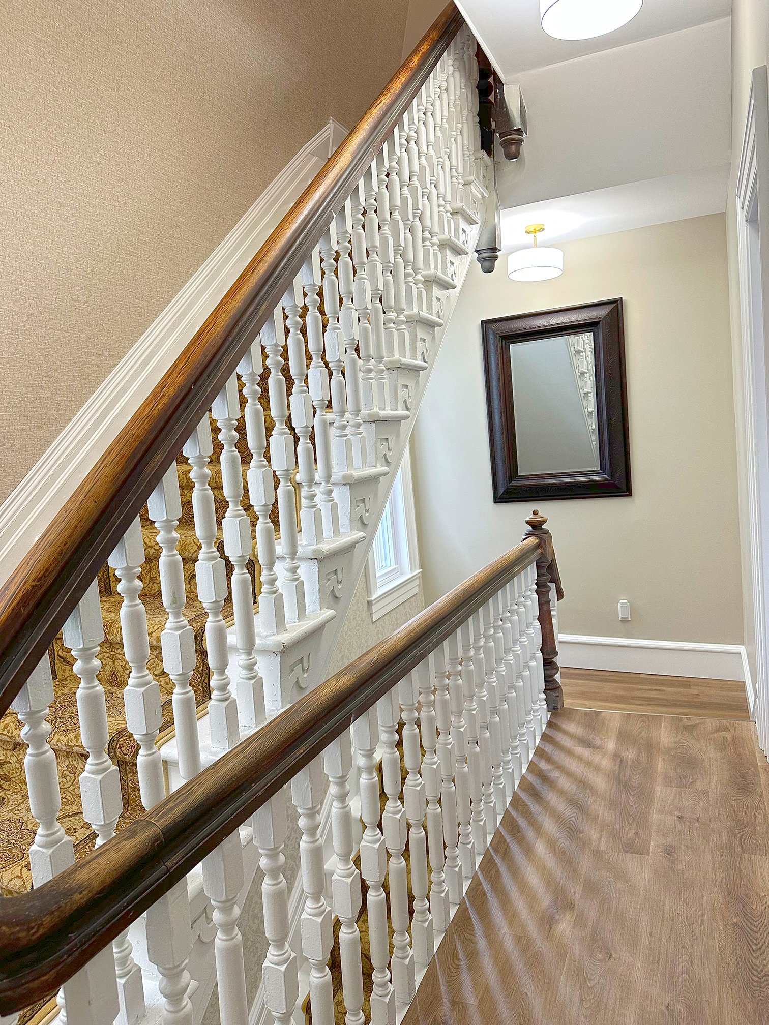 2nd floor landing 1.jpg