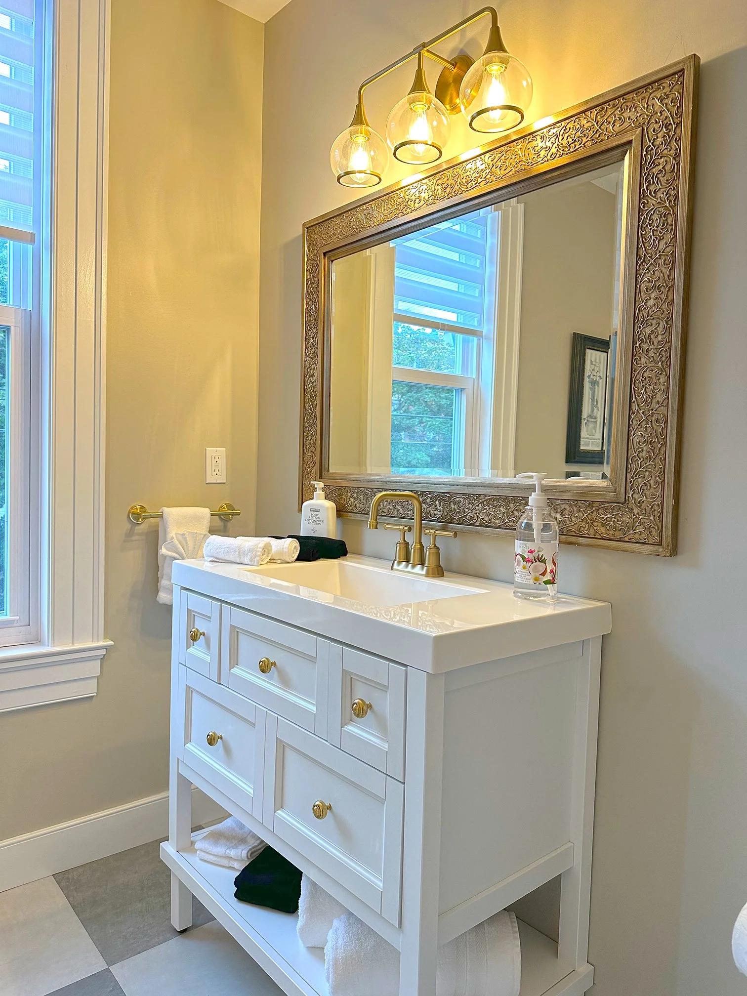 bathroom 2 3.jpg