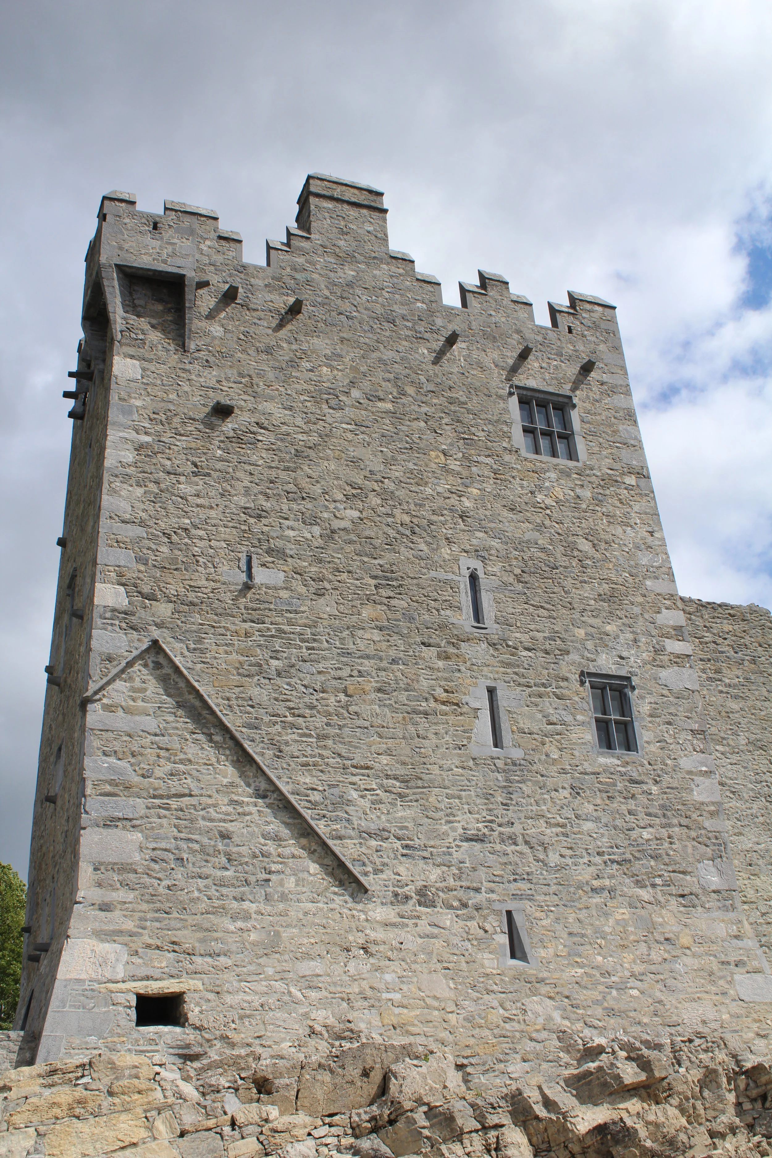 15-0518_Killarney Ross Casetle-7.JPG