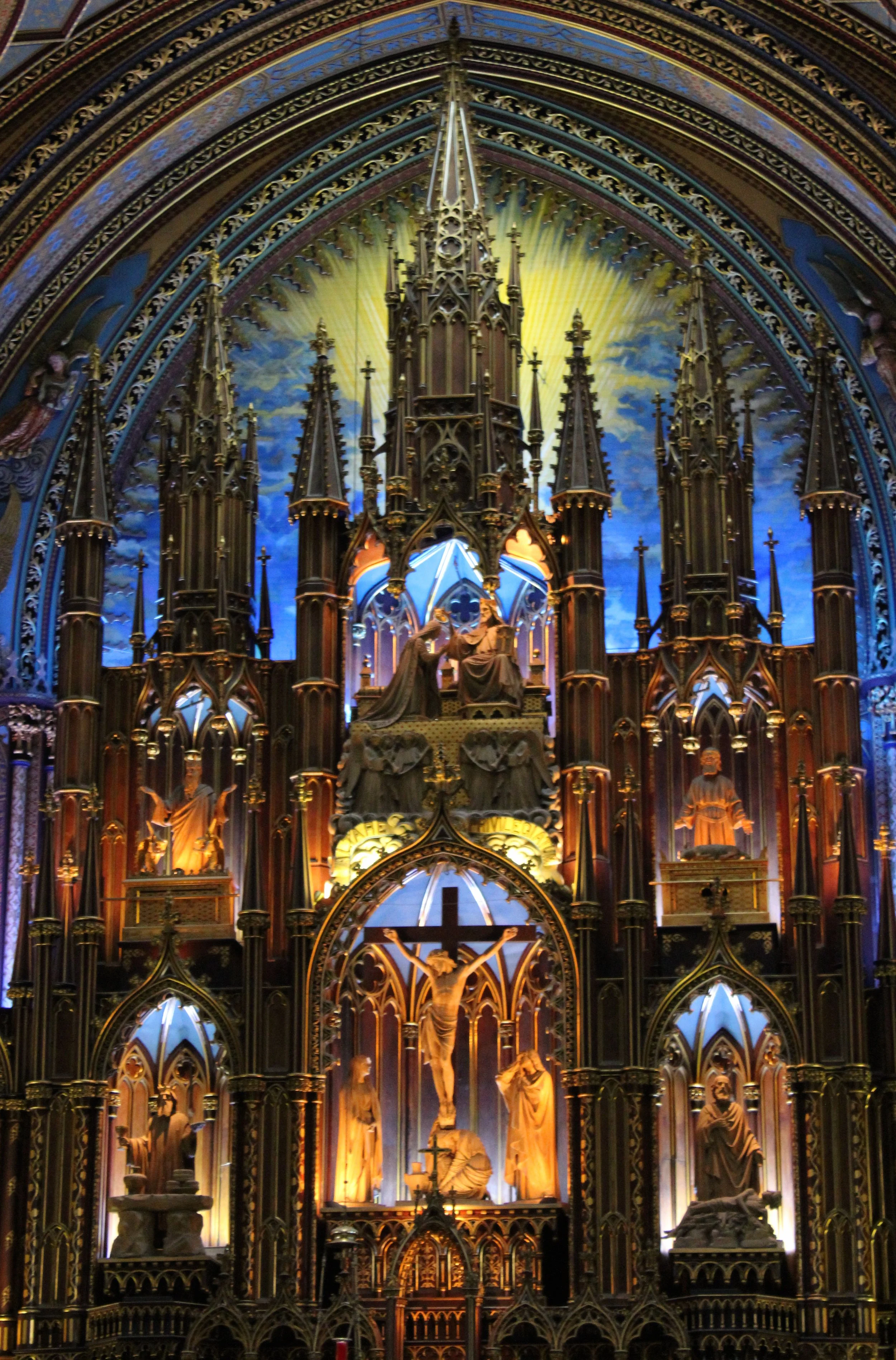 Montreal_NotreDameBasilica.jpg