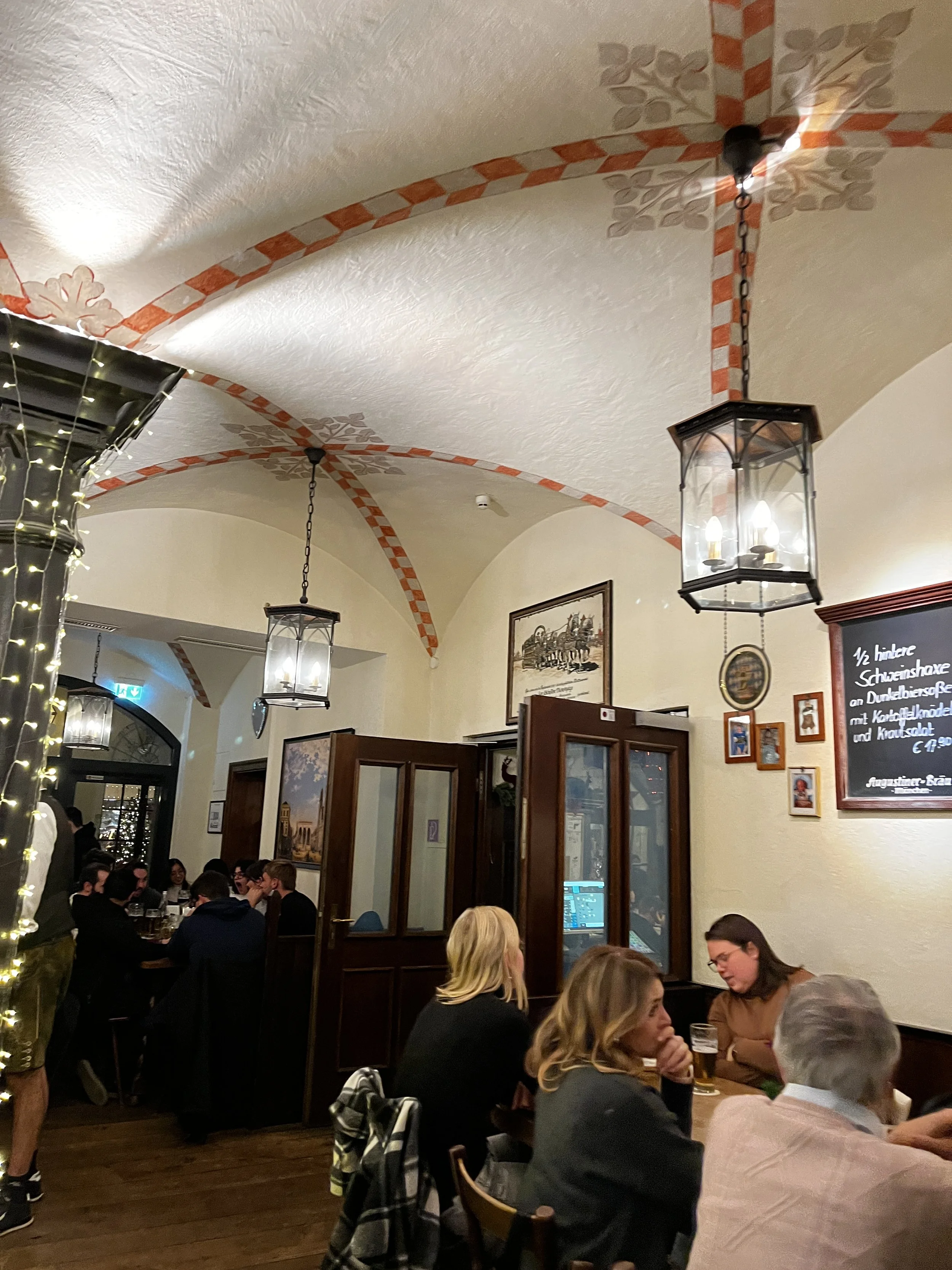 Augustiner am Platzl Restaurant A.jpg