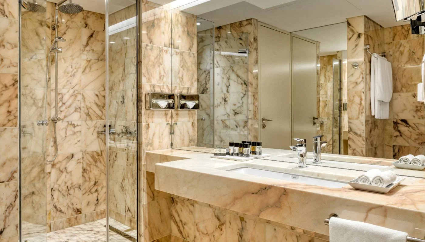 divani-palace-acropolis-superior-suite-bathroom.jpg