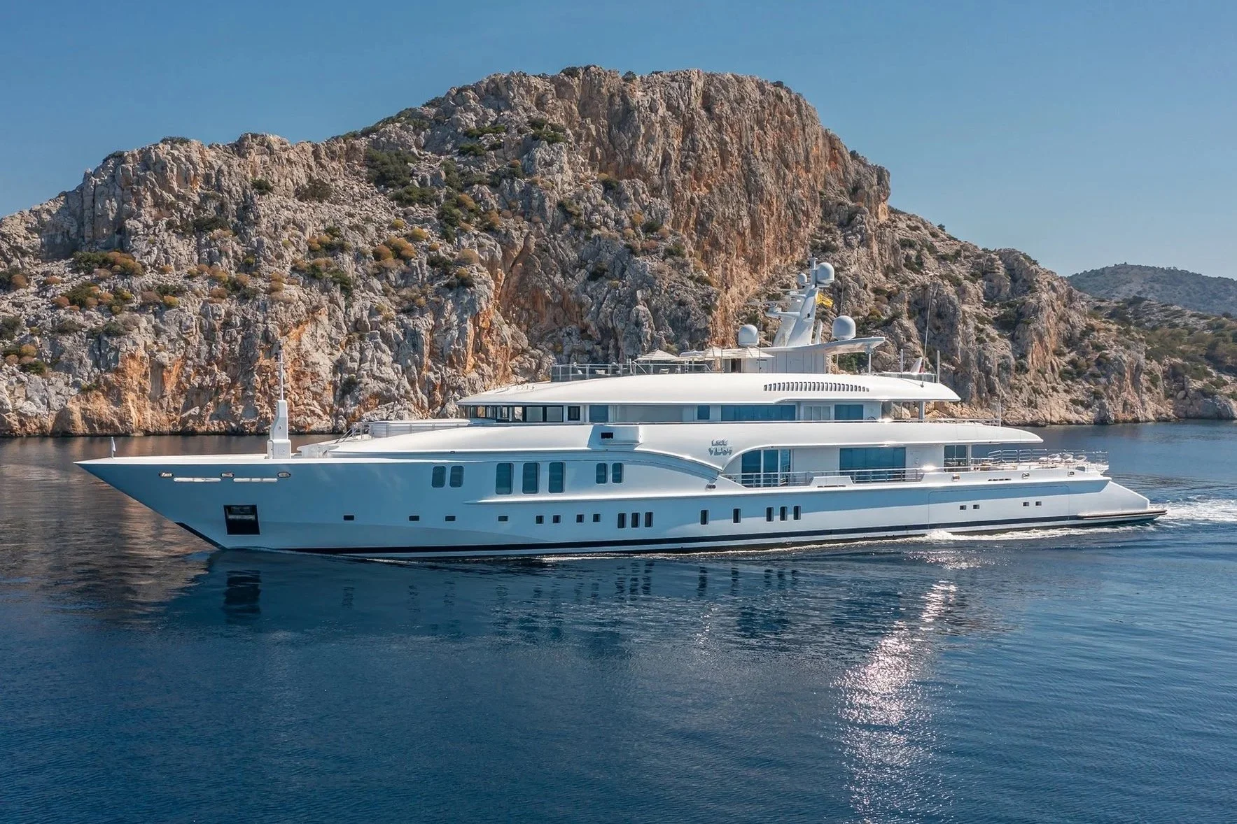 luxury-charter-yacht-lady-vera-9.jpg