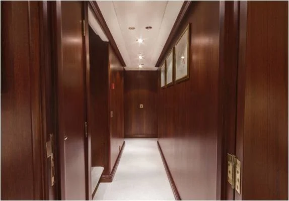 12-interior.jpg