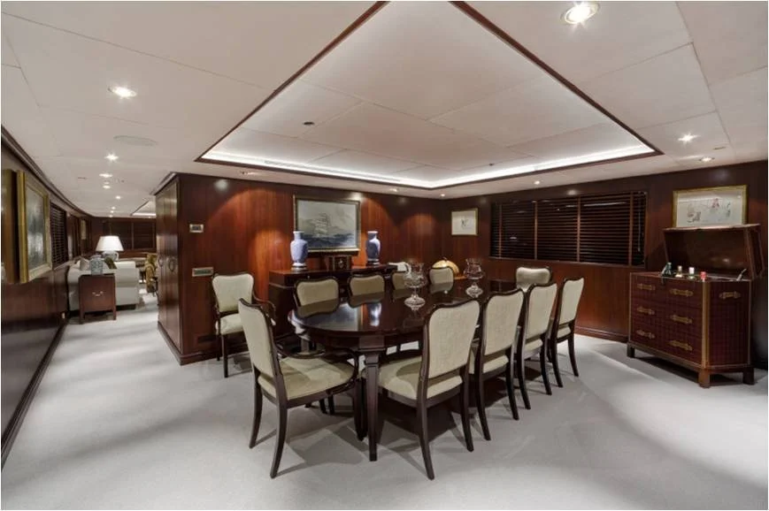 10-interior.jpg