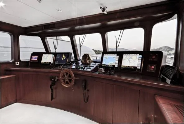 11-interior.jpg