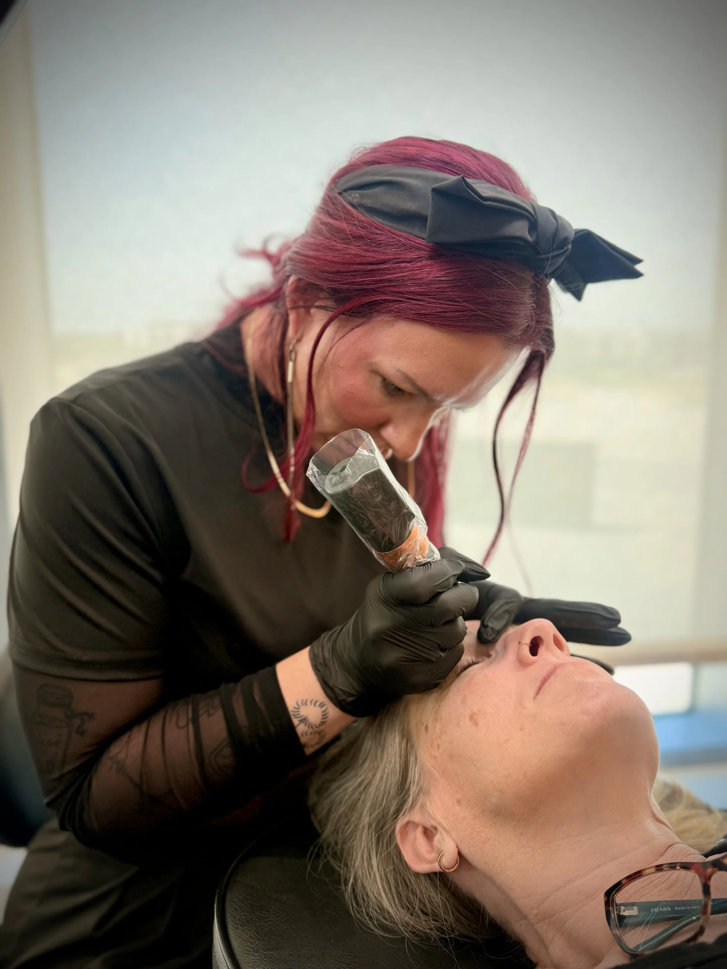 Tamren Harmon, Suede Rose artist, tattooing her clients brows.