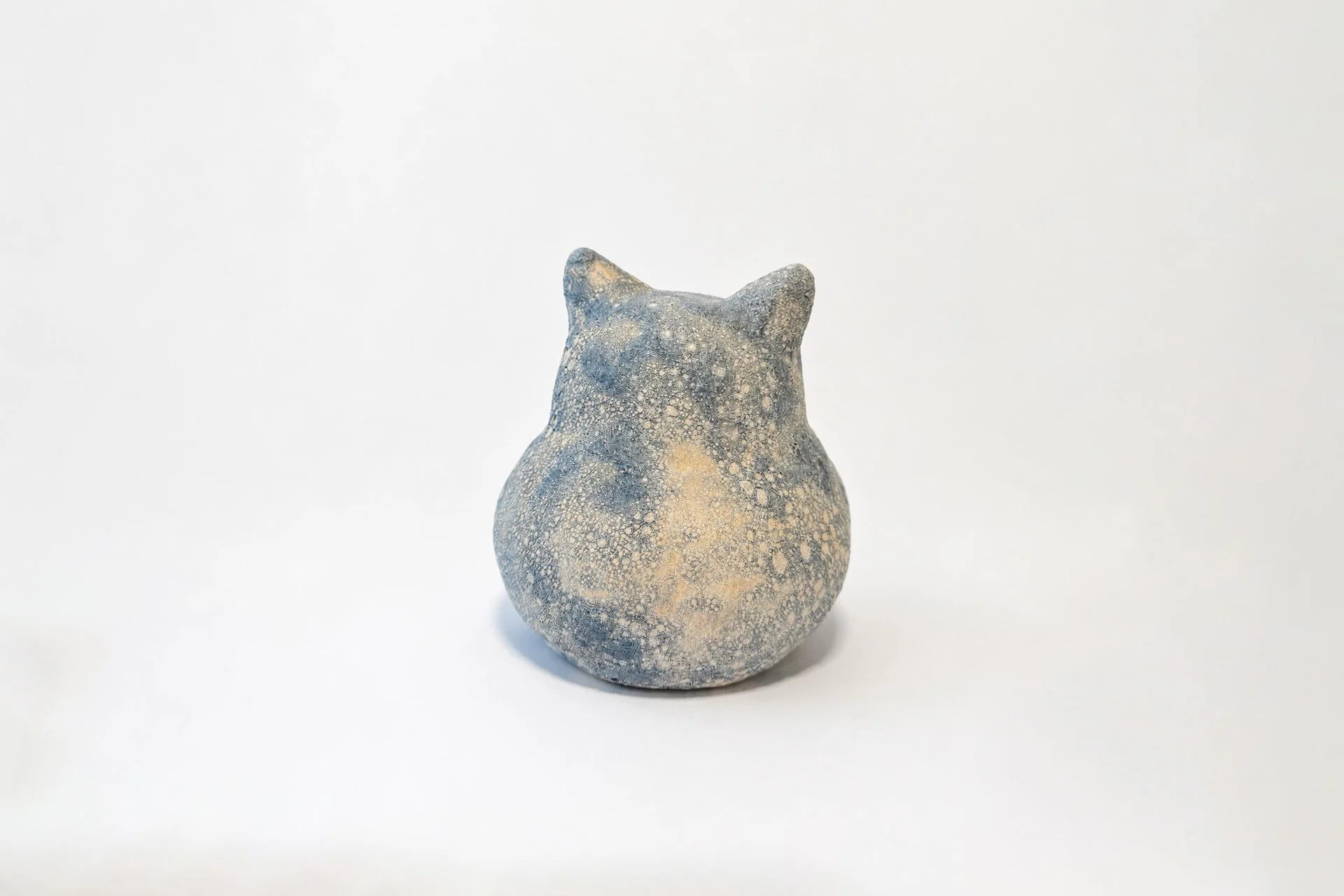 白燿毛怪 - 月球寶貝, 15x15x15cm, 陶土、釉料, 2025 / ( Sold, 私人收藏 )