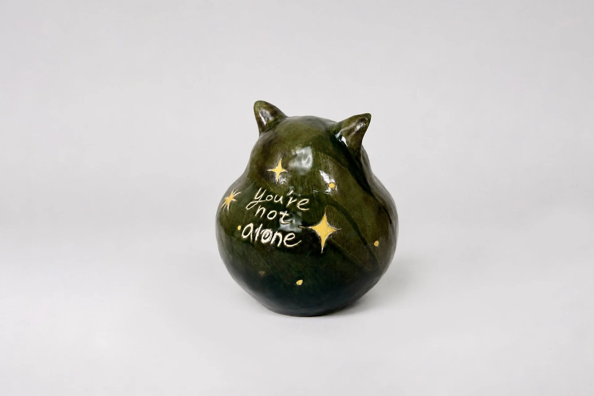白燿毛怪 - you're not alone, 20x19x19cm, 陶土、釉料, 2025 / ( Sold, 私人收藏 )