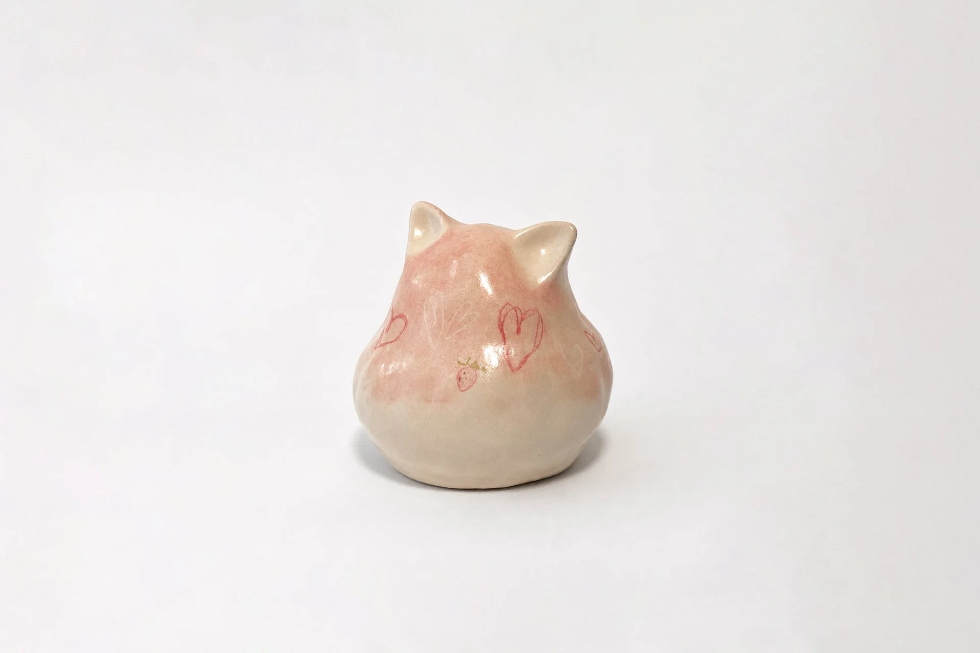 白燿毛怪 - 草莓奶油, 12.5x12.5x12.5cm, 陶土、釉料, 2025 / ( Sold, 私人收藏 )