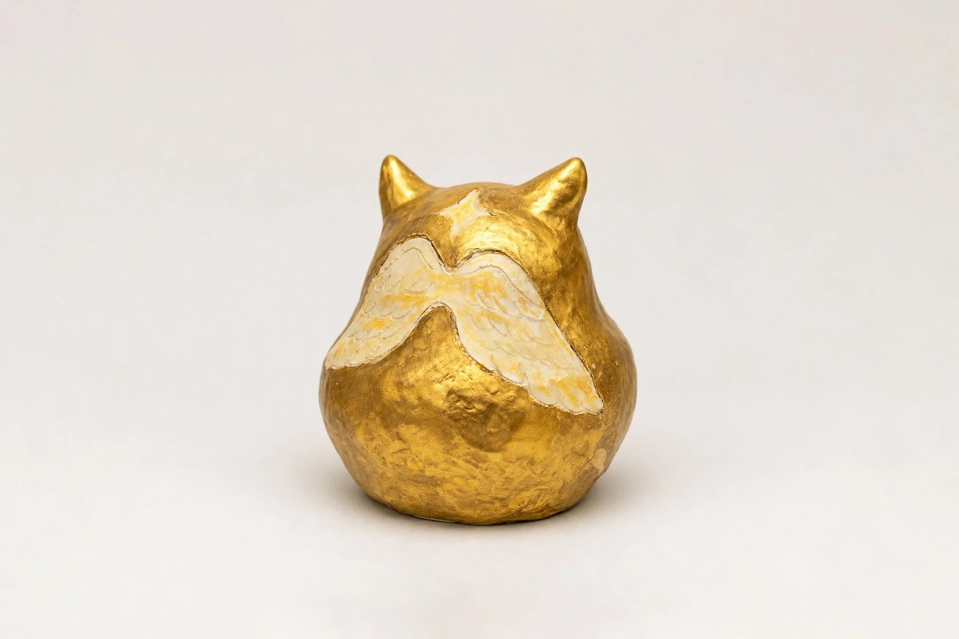 白燿毛怪 - gold wing, 18x18x18cm, 陶土、釉料, 2025 / ( Sold, 私人收藏 )