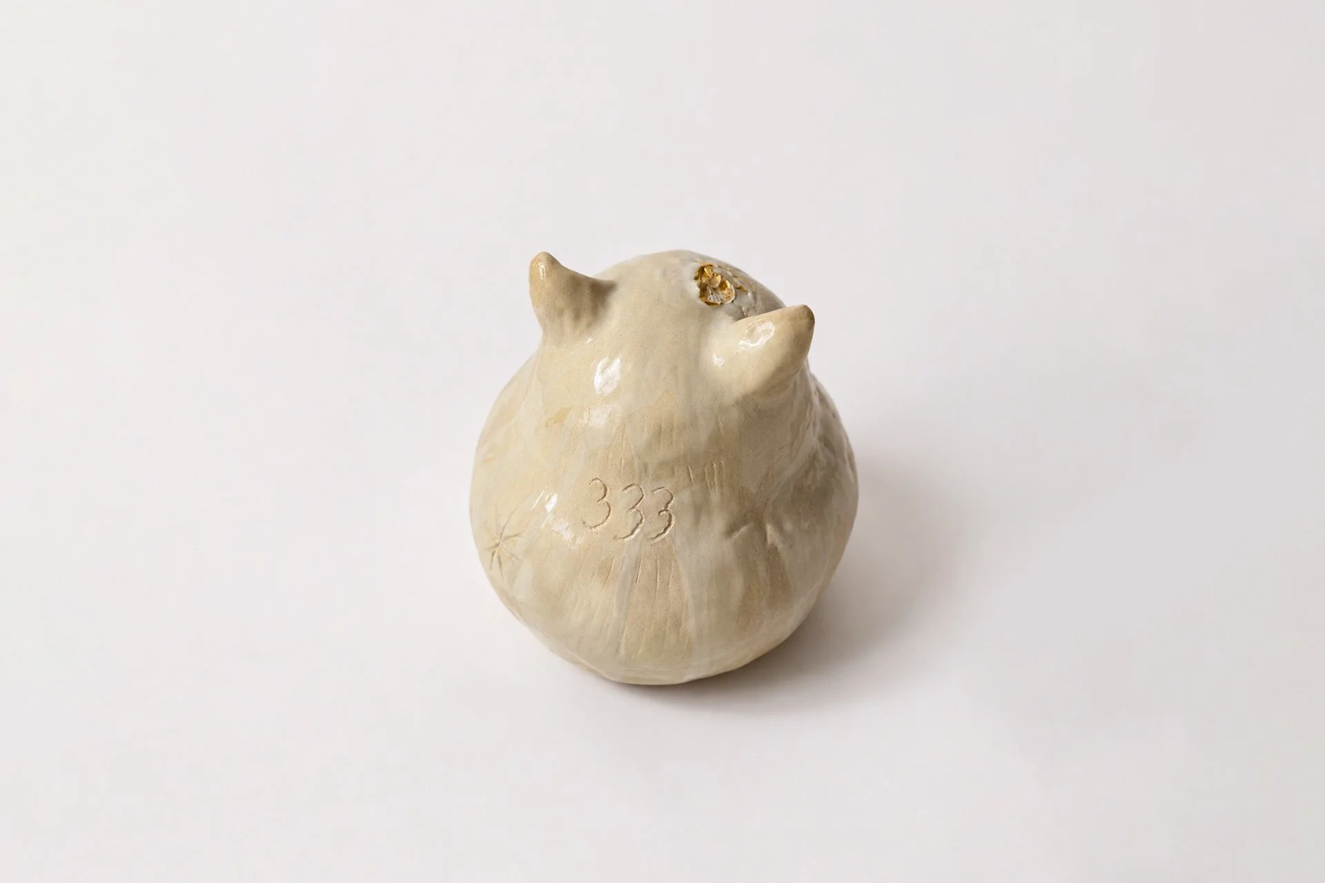 白燿毛怪 - 天使之愛, 17x17x17cm, 陶土、釉料, 2025 / ( Sold, 私人收藏 )