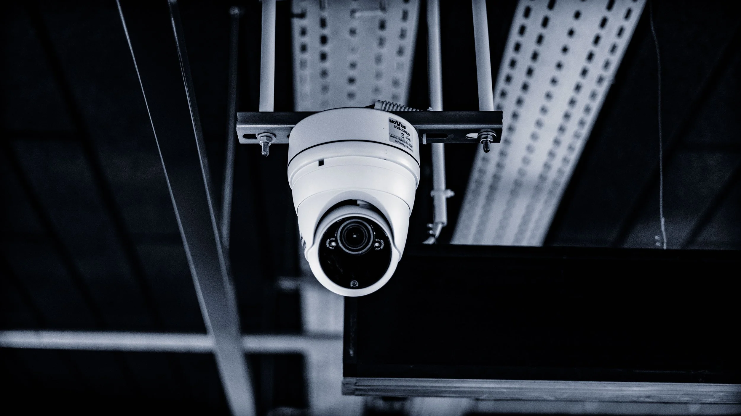Video surveillance camera mounted on a ceiling