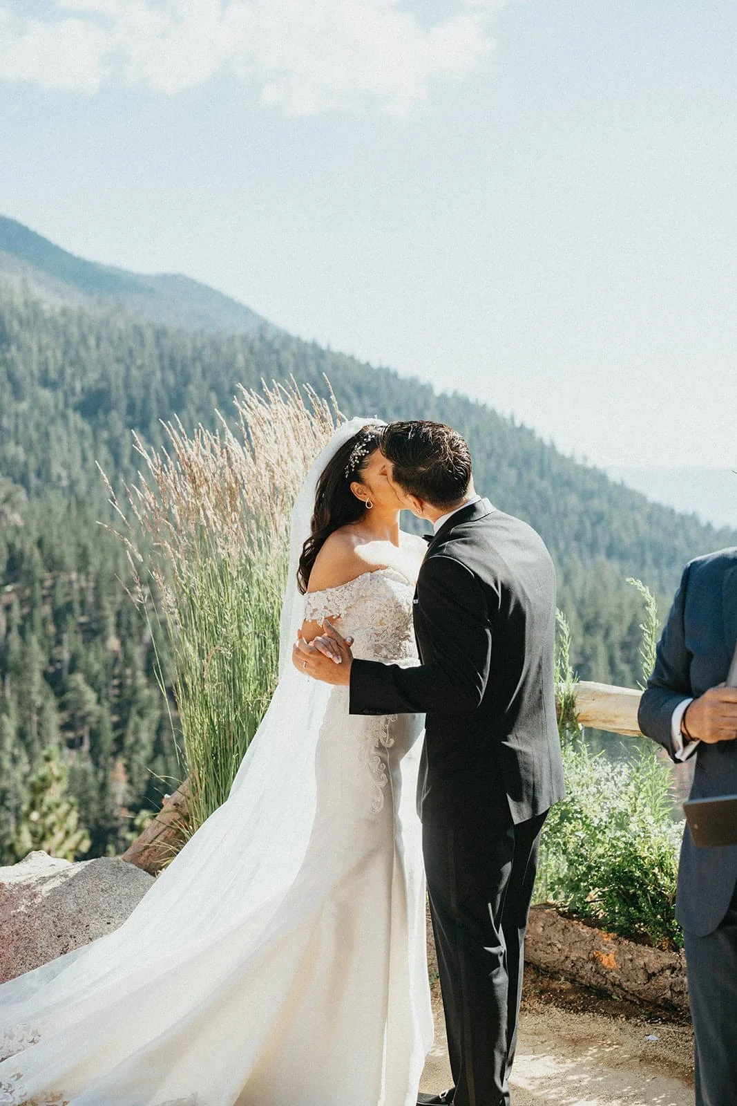 tahoe-blue-estate-wedding-ceremony-01 (27).jpg