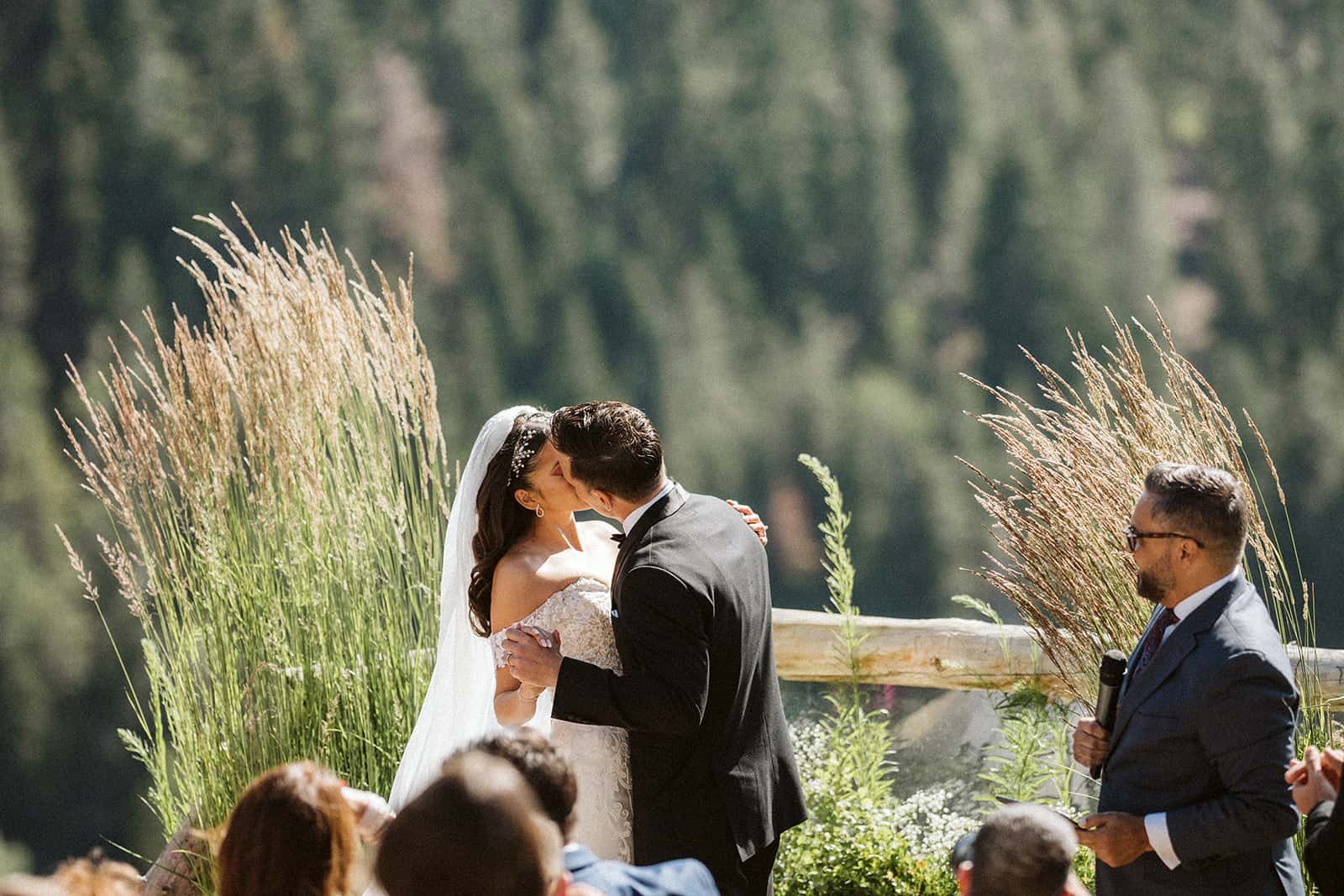 tahoe-blue-estate-wedding-ceremony-01 (25).jpg
