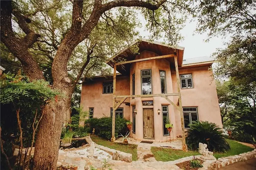 spicewood-texas-hill-country-luxury-home-exterior.webp