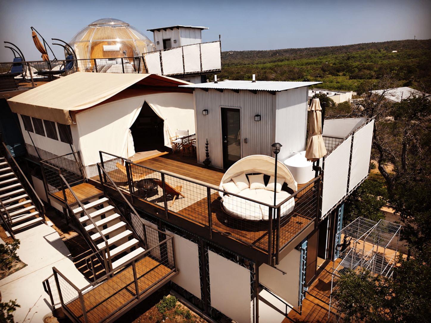 hozhoni-on-the-hill-luxury-outdoor-deck-01.png
