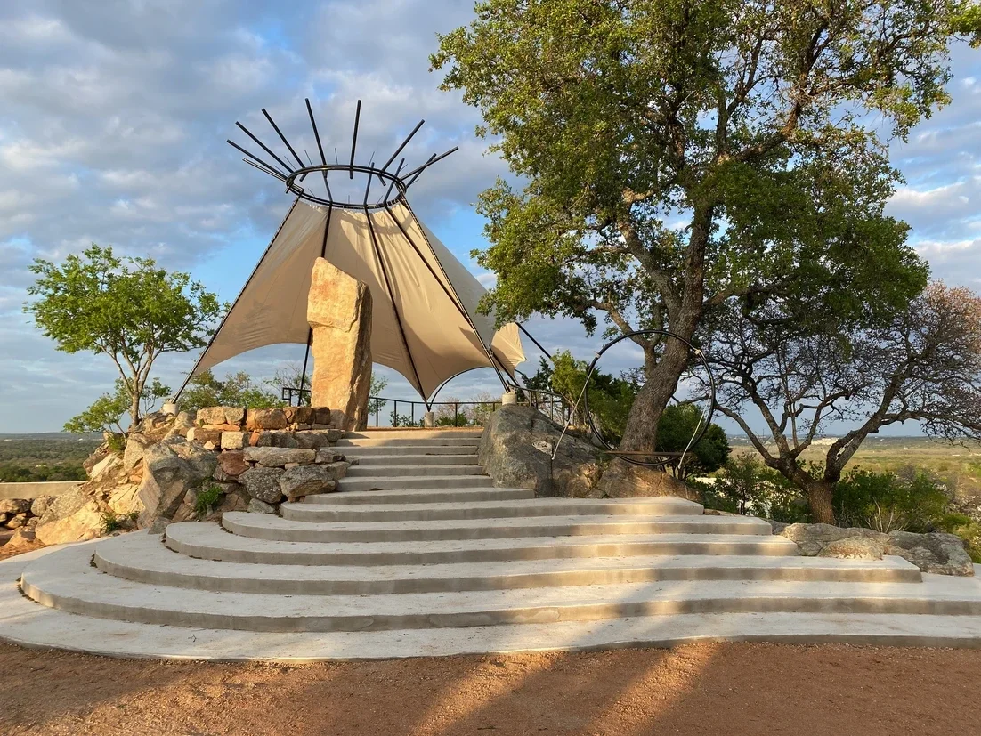 hozhoni-on-the-hill-location-space-feature-01-2.webp
