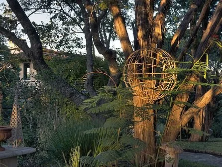 custom-home-architect-austin-modern-garden-sculpture.jpg