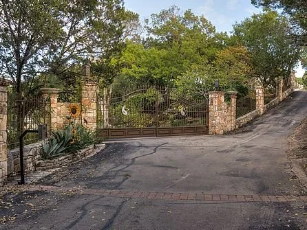 custom-home-architect-austin-iron-gate.jpg