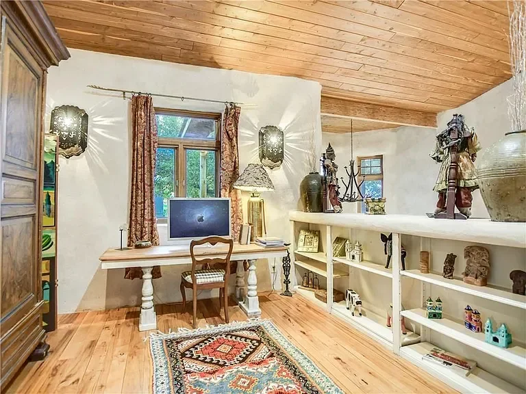 texas-hill-country-home-office-eclectic-style.webp