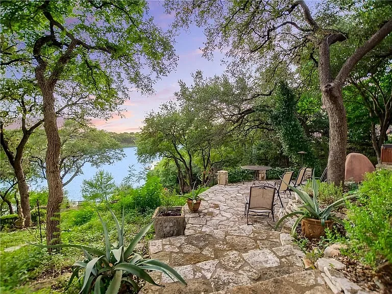 spicewood-texas-hill-country-lakefront-patio.webp