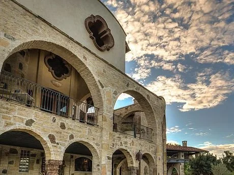 custom-home-architect-austin-stone-arches.jpg