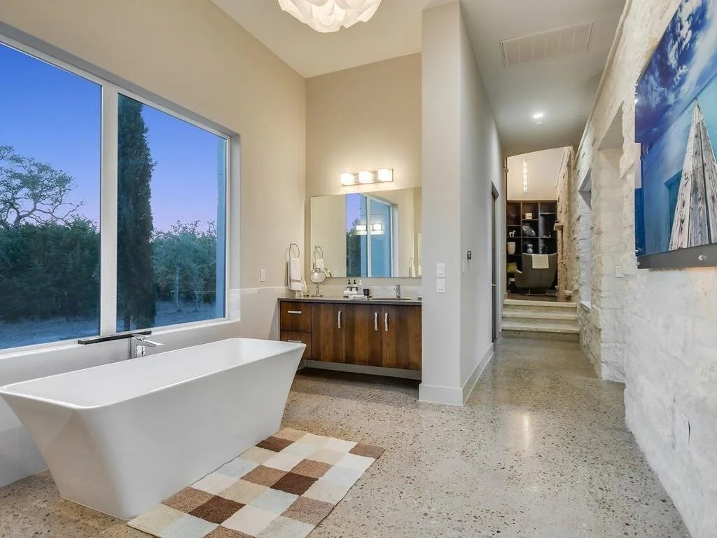 serendipity-residence-modern-freestanding-bathtub.jpg