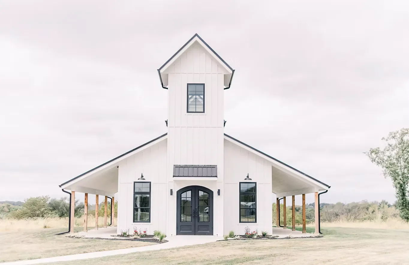the-brim-kansas-city-chapel-farmhouse-symmetrical-01.webp