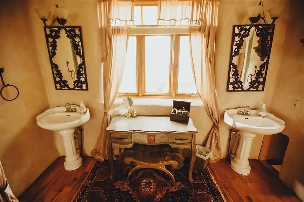 texas-hill-country-bathroom-vintage-style.webp
