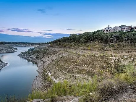 luxury-home-architect-austin-lakeview-hillside.jpg