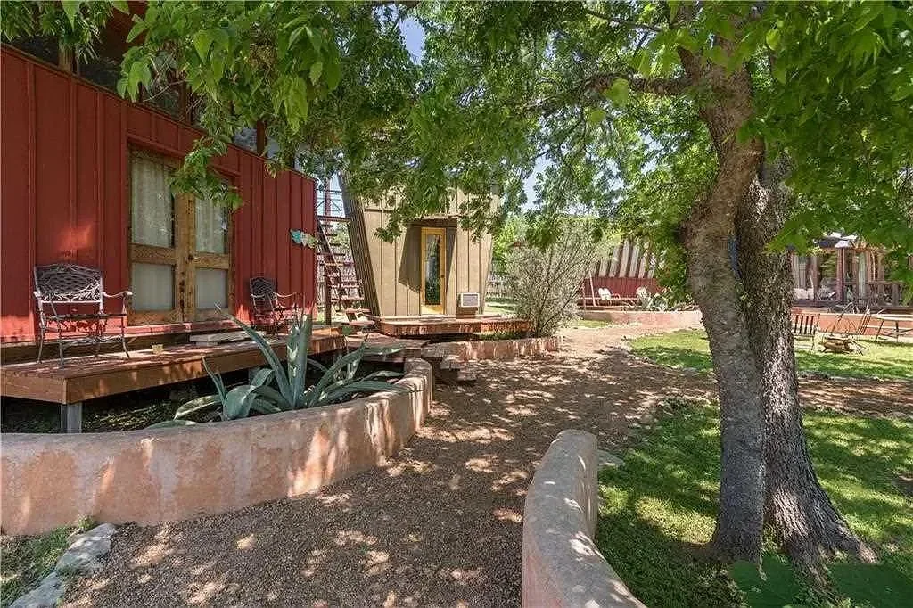 texas-hill-country-ranch-outdoor-seating-path.webp