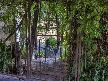 custom-home-architect-austin-gate-garden.jpg