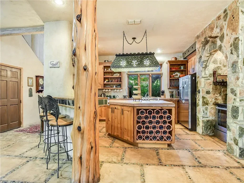texas-hill-country-kitchen-rustic-luxury.webp