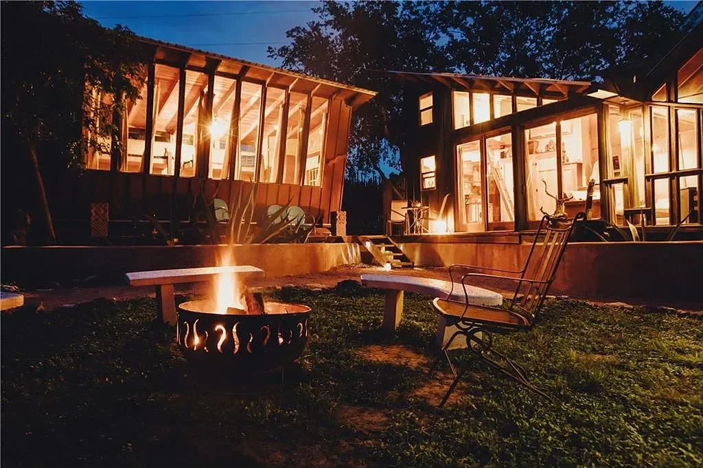 texas-hill-country-luxury-modern-firepit.webp