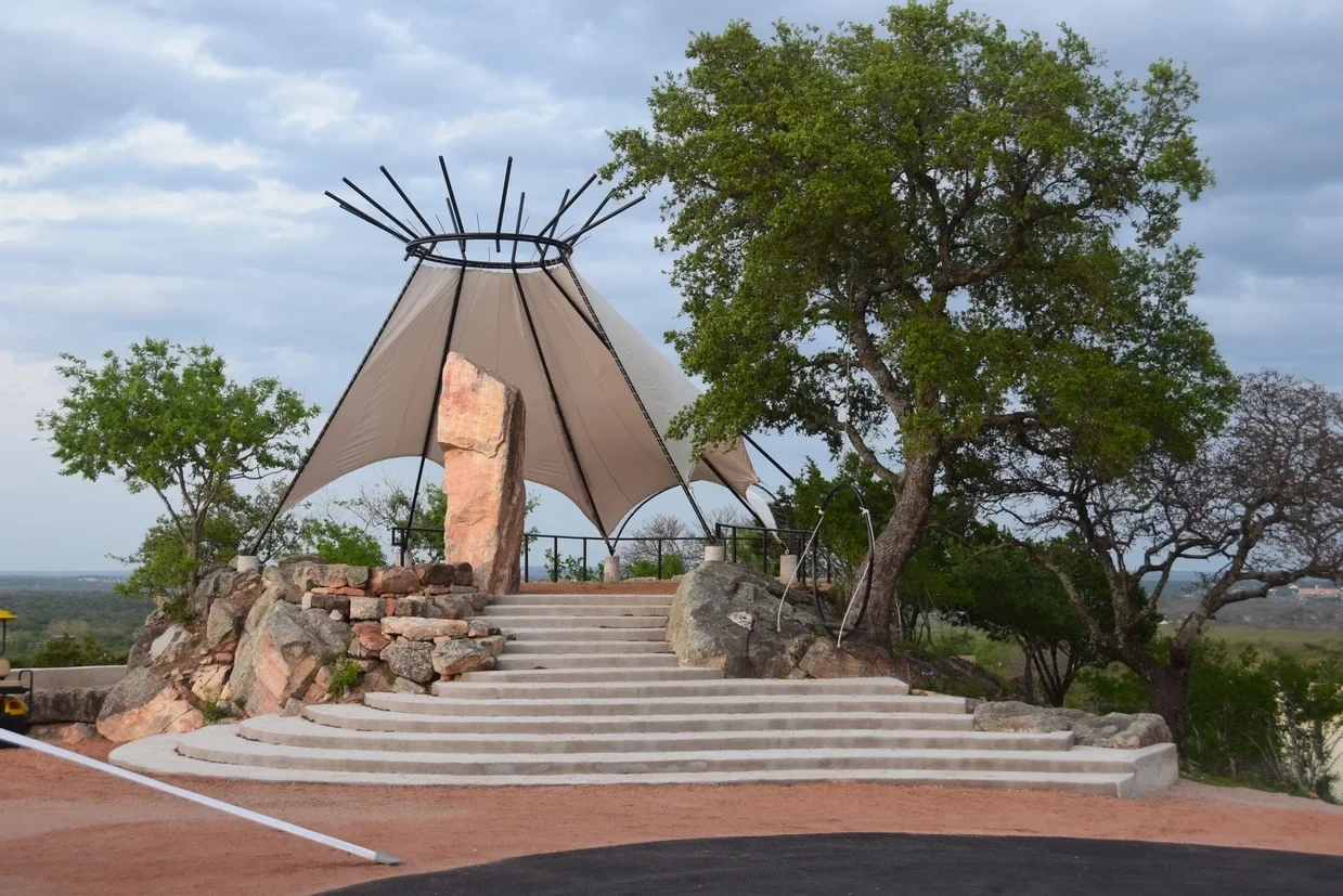 hozhoni-on-the-hill-location-space-feature-01.webp