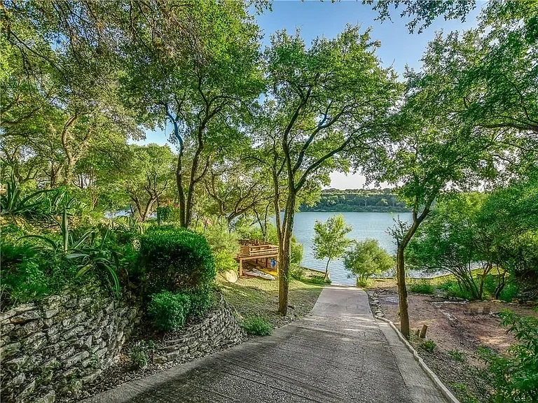 spicewood-texas-lake-access-path.webp