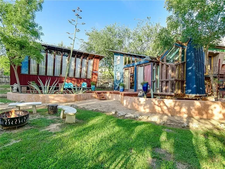 texas-hill-country-modern-tiny-homes.webp