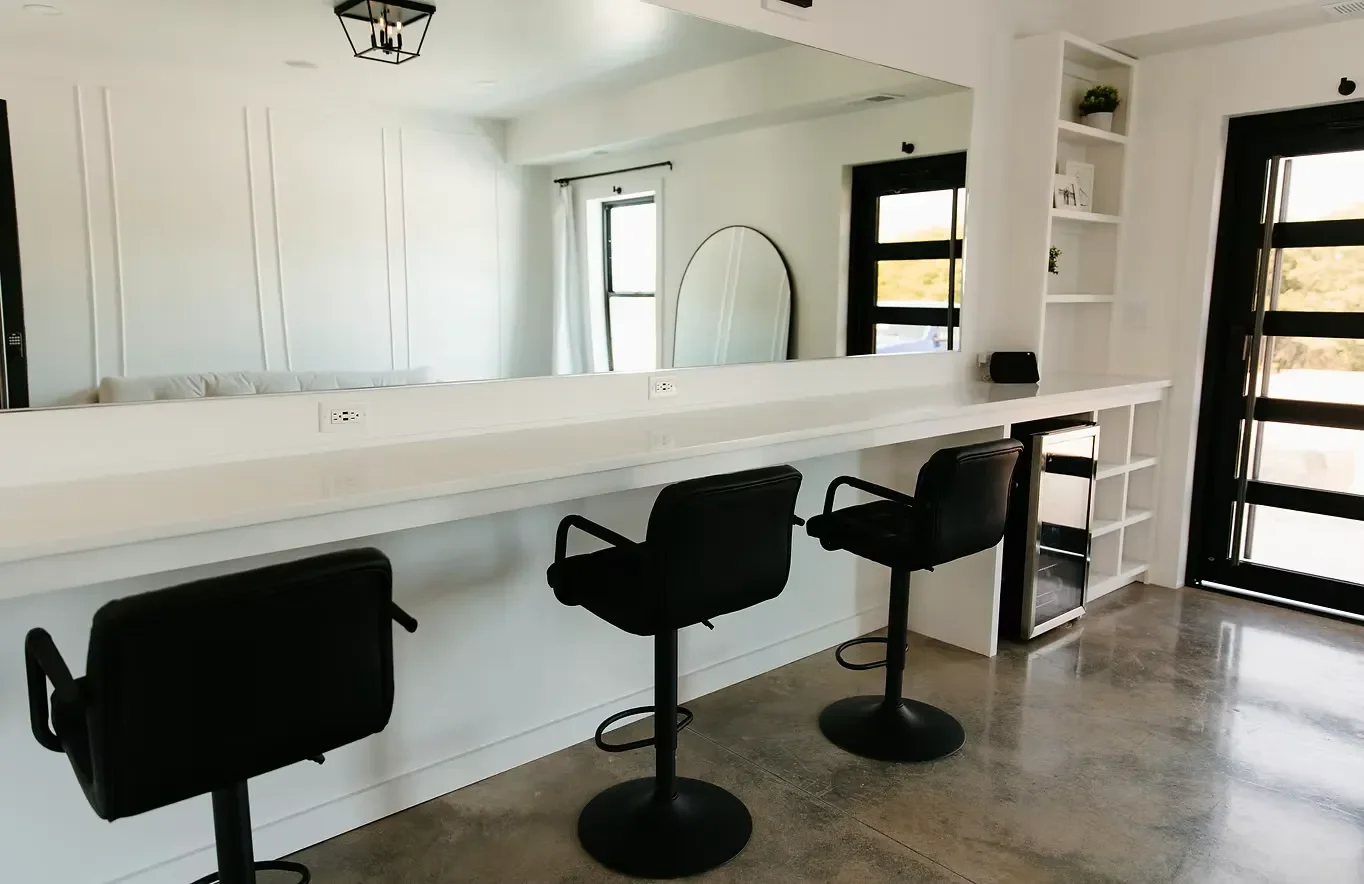 the-brim-kansas-city-interior-makeup-room-minimalist-01.webp