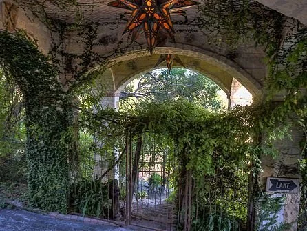 custom-home-architect-austin-ivy-gate.jpg