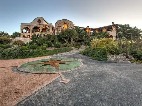 luxury-home-architect-austin-compass-driveway.jpg