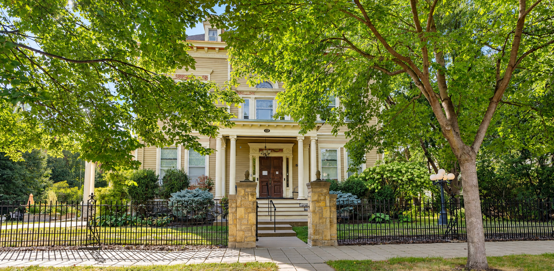 amy-johnson-residence-about-01.png