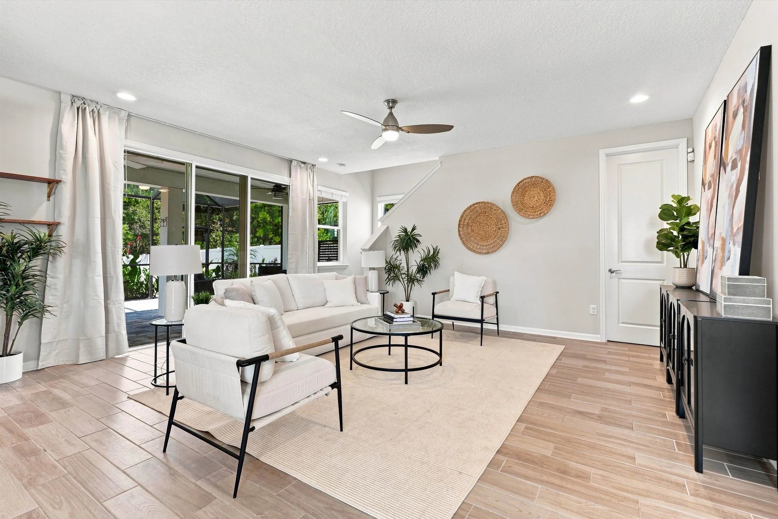 15-Living Room.jpg