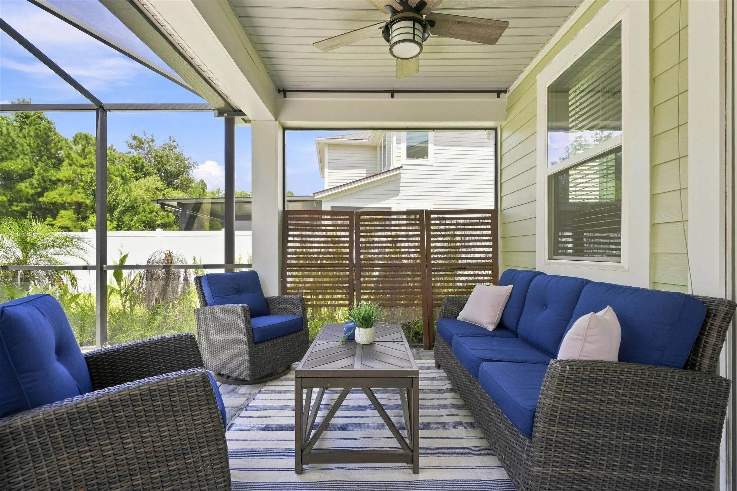 34-Covered Patio.jpg