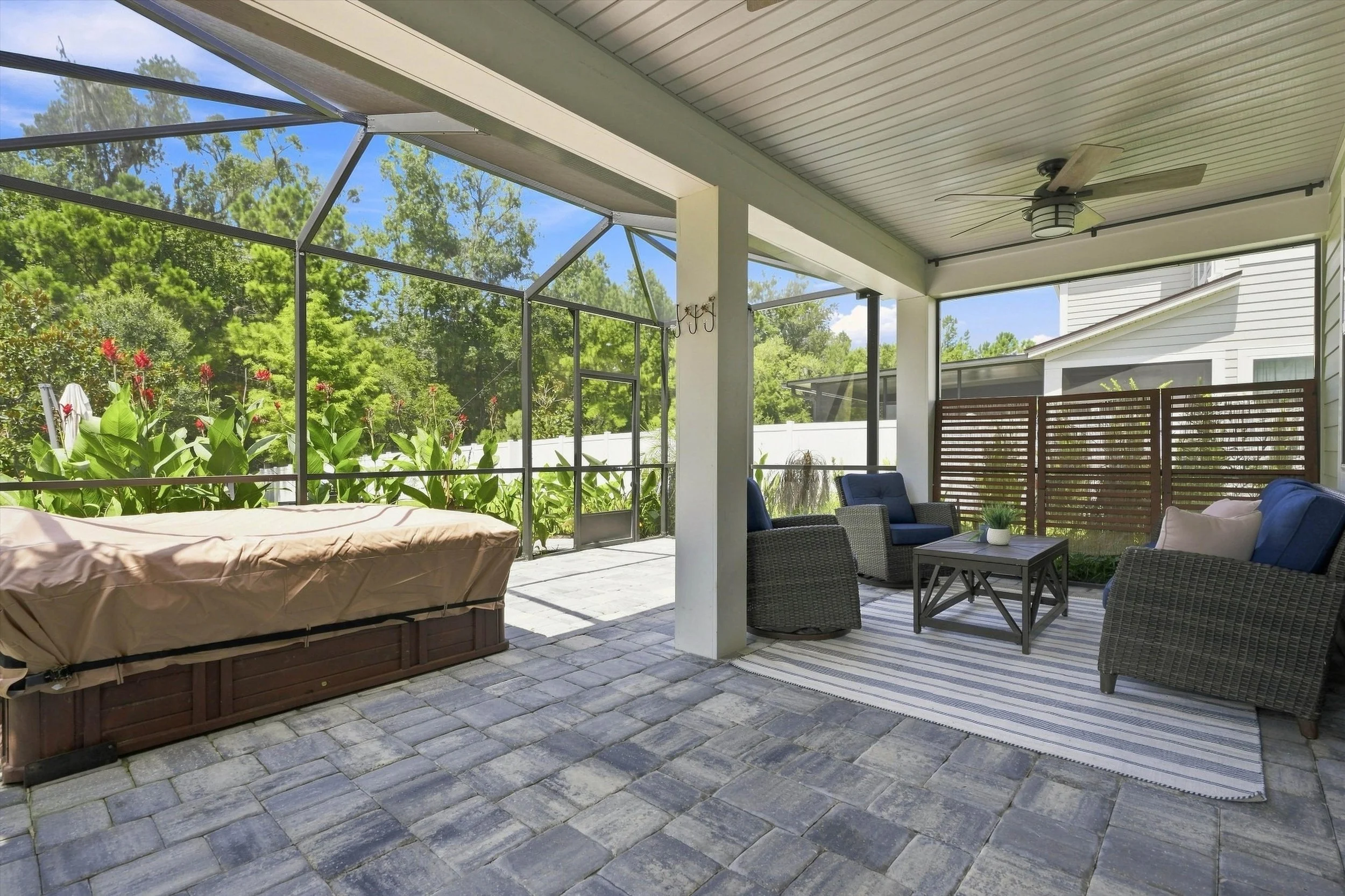 33-Covered Patio.jpg