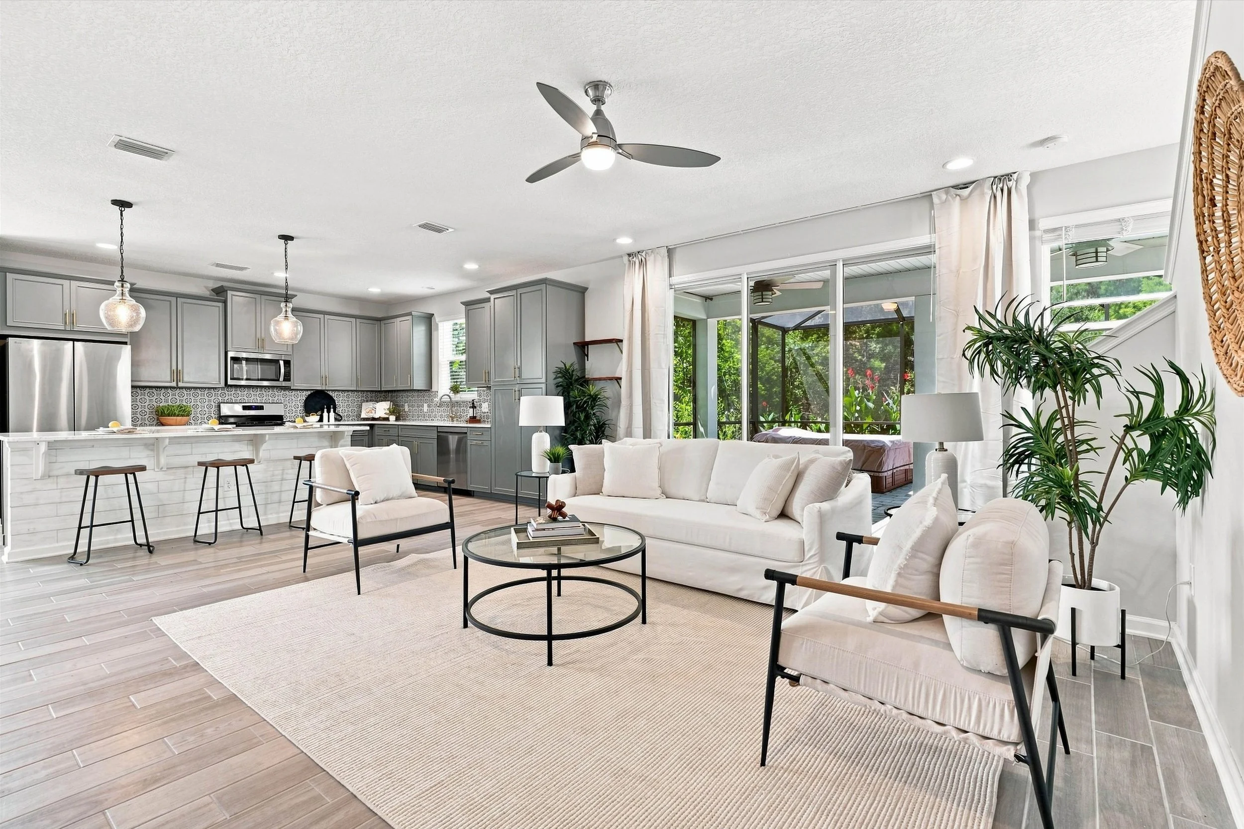 16-Living Room.jpg