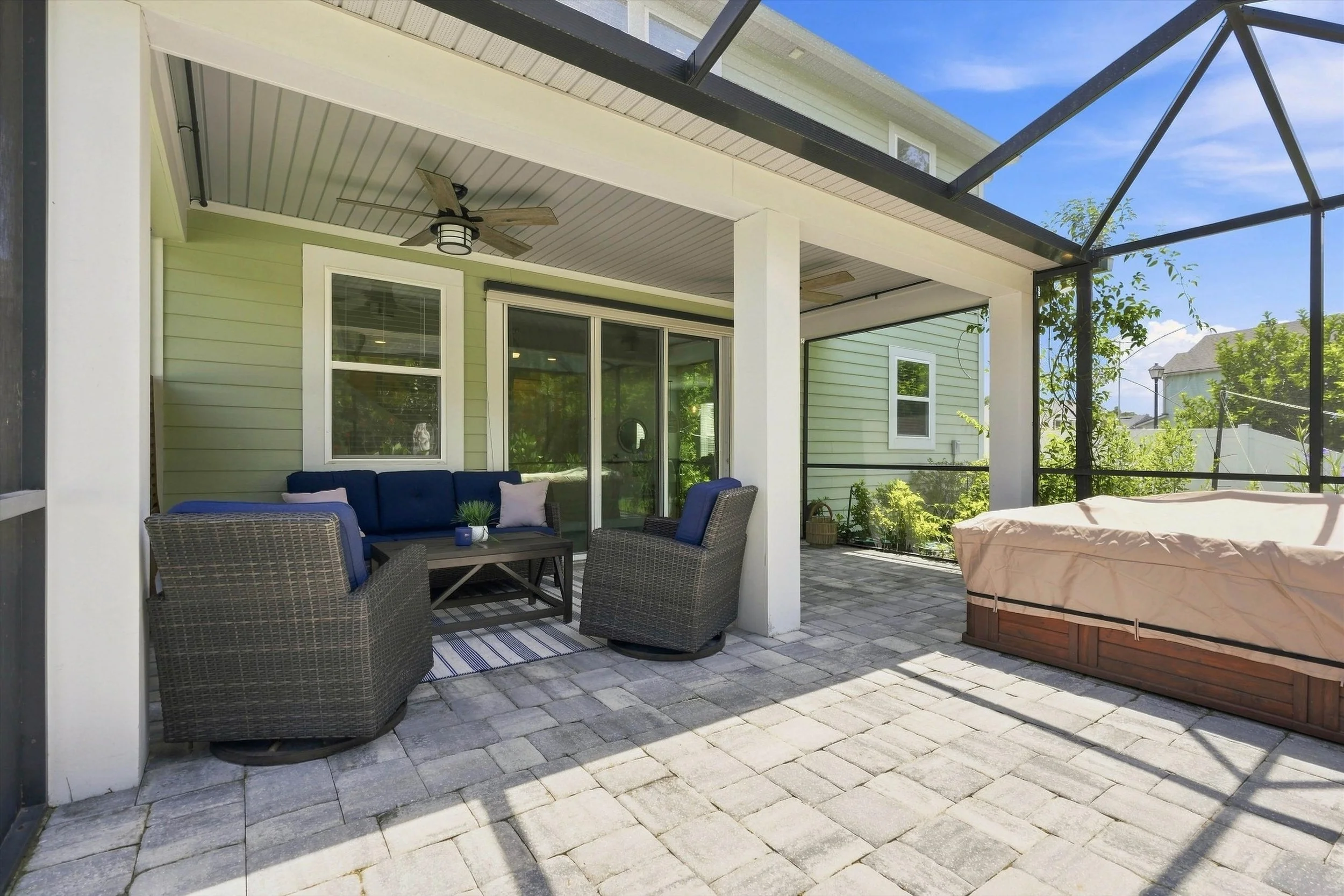 35-Covered Patio.jpg