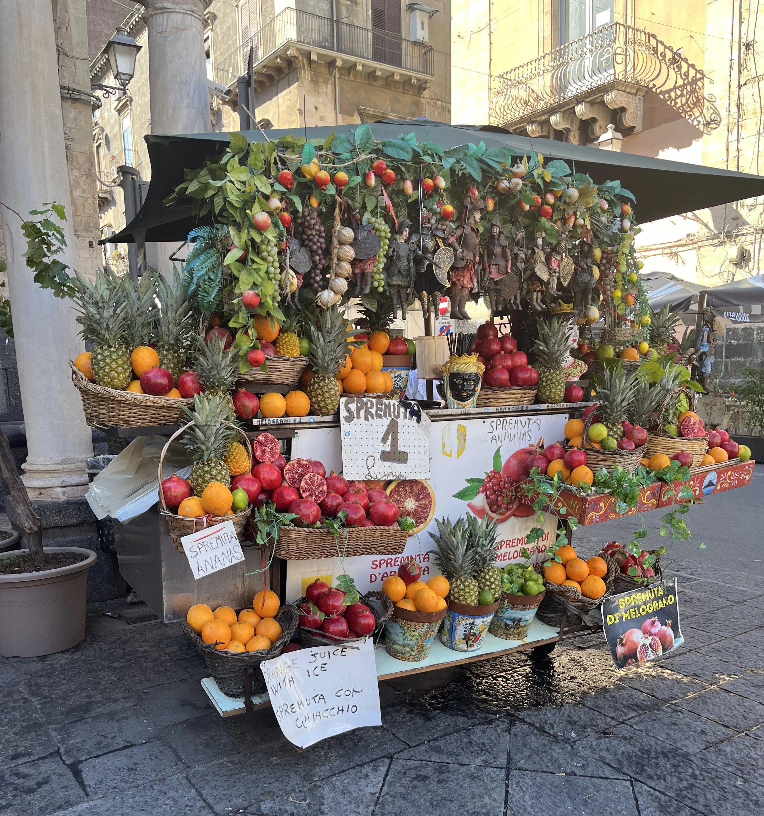 Sizilien-Catania-Obstwagen.jpeg